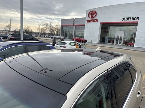 Used 2017 Ford Edge Titanium w/ Equipment Group 301A image 3