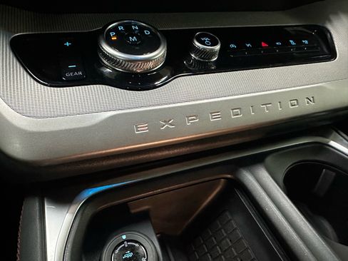 Certified 2025 Ford Expedition Active image 41