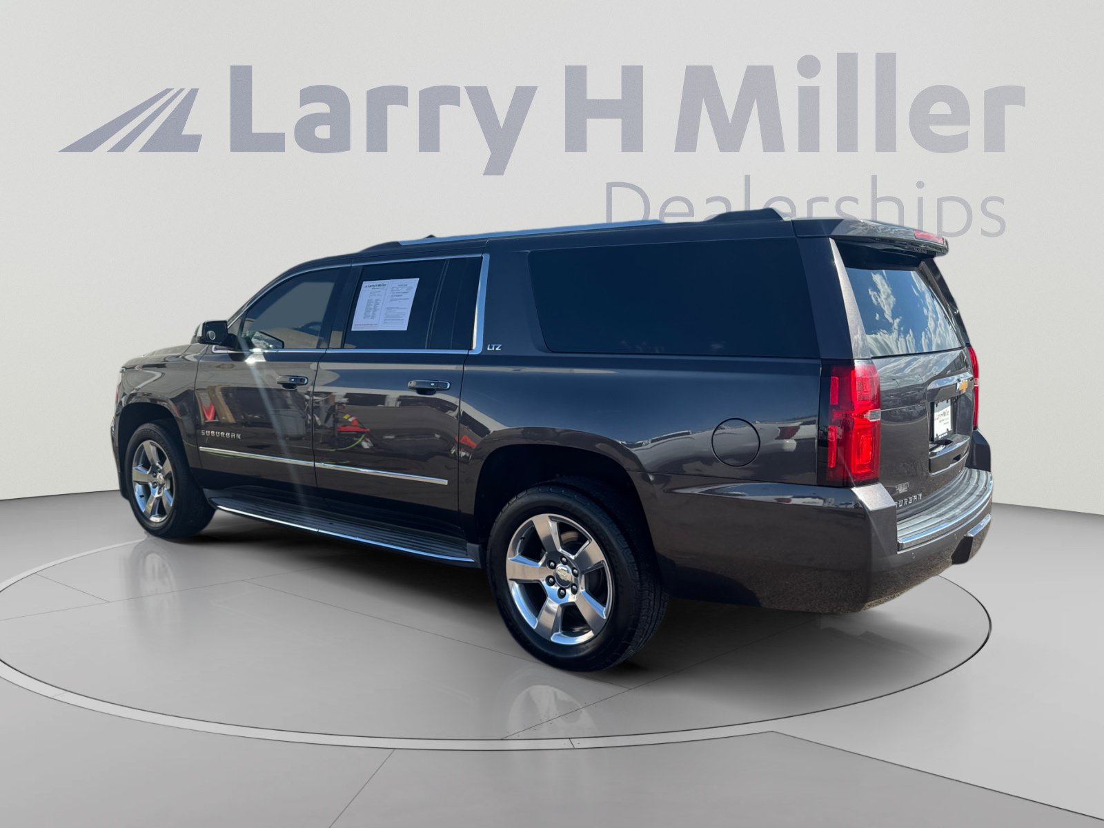 Used 2015 Chevrolet Suburban LTZ AWD/4WD image 3