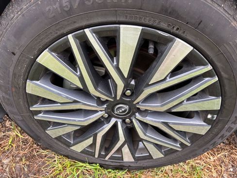 Used 2025 Nissan Altima 2.5 SV FWD image 31