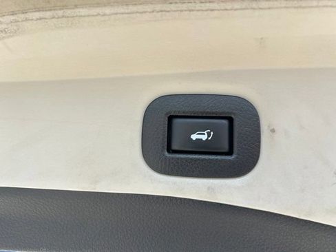 Used 2018 Nissan Rogue SV AWD/4WD image 18