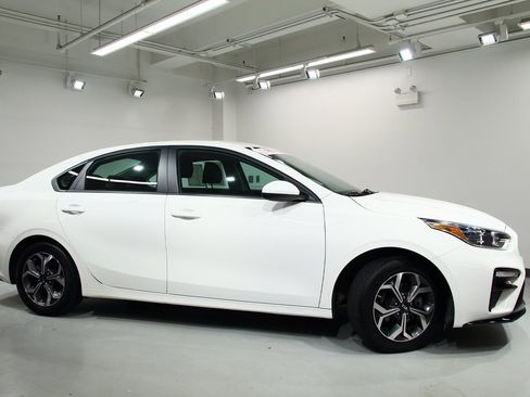 Used 2020 Kia Forte LXS image 9
