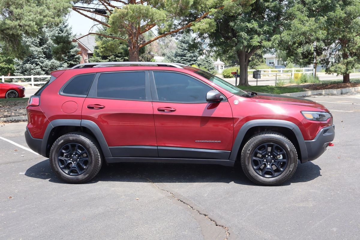 Used 2020 Jeep Cherokee Trailhawk w/ Comfort/Convenience Group AWD/4WD image 3