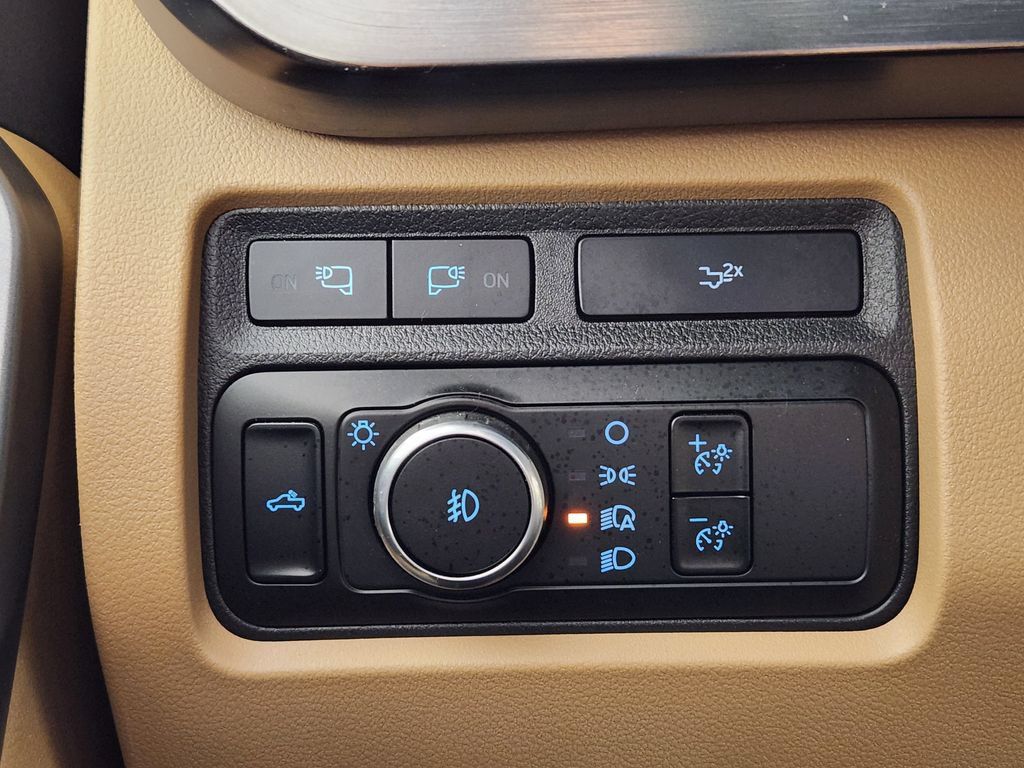 Used 2023 Ford F250 Lariat w/ Sport Appearance Package AWD/4WD image 26