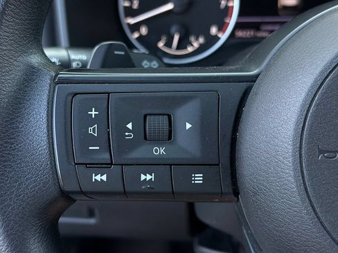 Used 2024 Nissan Rogue S FWD image 19