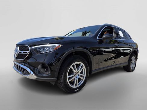 Certified 2023 Mercedes-Benz GLC 300 4MATIC w/ Exclusive Trim Package image 8