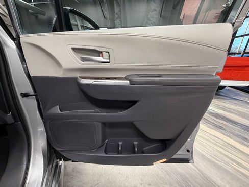 Used 2022 Toyota Sienna XLE image 41