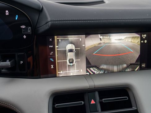 Certified 2025 Porsche Taycan image 18