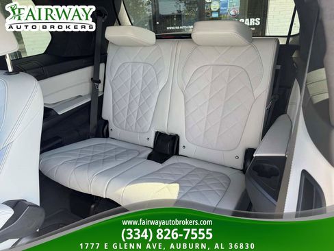 Used 2025 BMW X7 xDrive40i w/ Premium Package AWD/4WD image 14