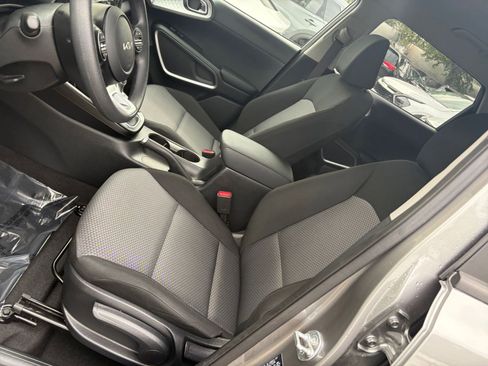 Used 2025 Kia Soul LX w/ LX Technology Package FWD image 34