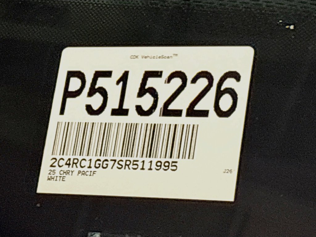 Certified 2025 Chrysler Pacifica Limited FWD image 26