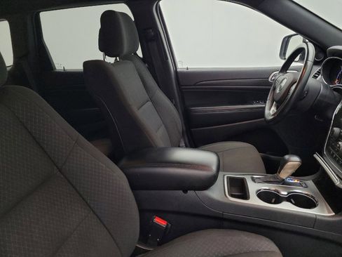 Used 2018 Jeep Grand Cherokee Laredo image 21