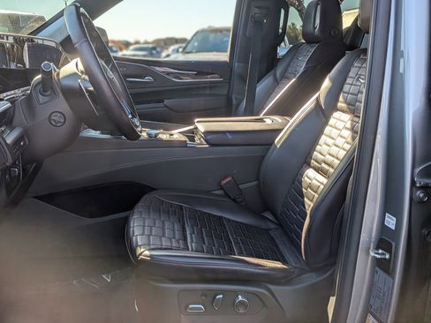 Used 2023 Cadillac Escalade ESV V w/ Heavy-Duty Trailer Package image 16