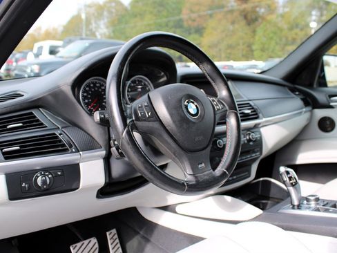 Used 2010 BMW X5 M image 16