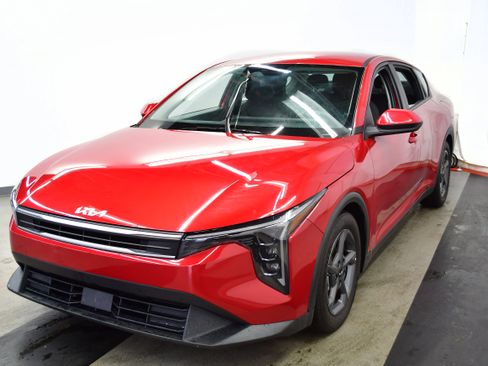 Used 2025 Kia K4 image 4