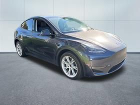 Used 2024 Tesla Model Y Long Range AWD/4WD image 3