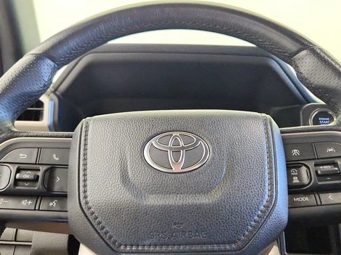 Used 2025 Toyota 4Runner SR5 AWD/4WD image 18