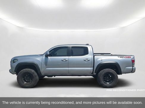 Used 2021 Toyota Tacoma TRD Off-Road w/ Technology Package AWD/4WD image 9