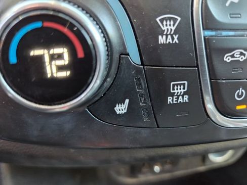 Used 2020 Chevrolet Traverse LT FWD image 17