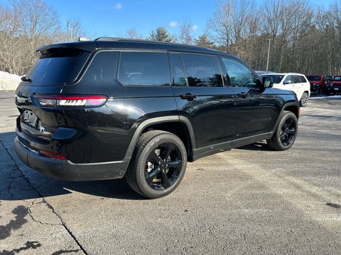 Used 2025 Jeep Grand Cherokee L Limited w/ Black Appearance Package image 4