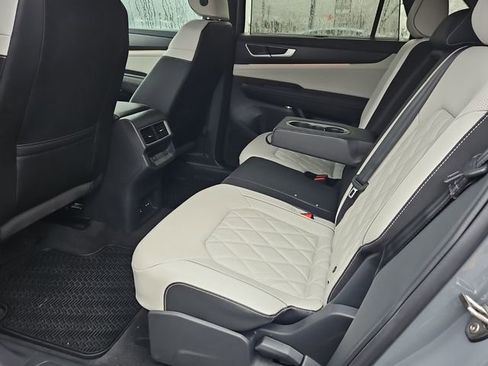 Used 2025 Volkswagen Atlas Cross Sport SEL Premium R-Line image 7