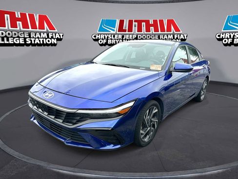 Used 2025 Hyundai Elantra SEL FWD image 1
