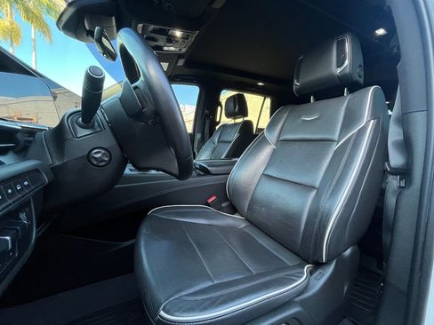 Used 2022 Cadillac Escalade Sport w/ LPO, ONYX Package AWD/4WD image 17