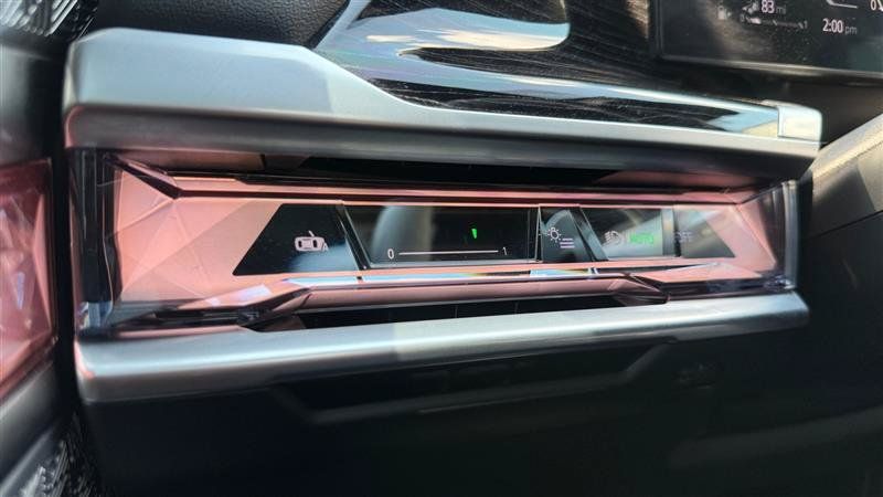 Used 2025 BMW 750e xDrive w/ Executive Package AWD/4WD image 42