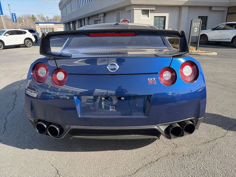 Used 2014 Nissan GT-R Premium image 6