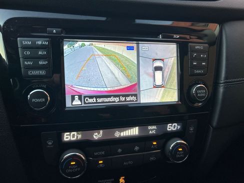 Used 2017 Nissan Rogue SL image 14