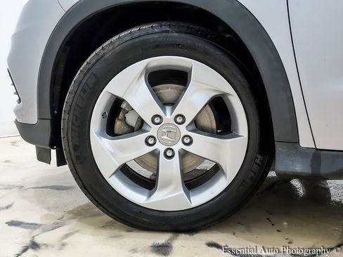 Used 2019 Honda HR-V LX image 12