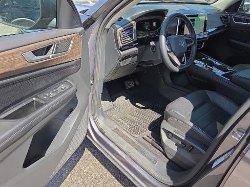 Used 2024 Volkswagen Atlas SEL AWD/4WD image 24