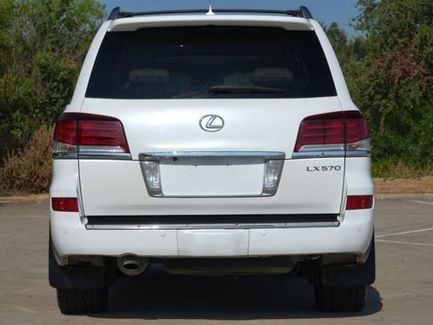 Used 2013 Lexus LX 570 4WD w/ Luxury Pkg w/Pre-crash image 11