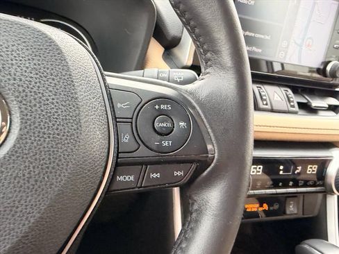 Used 2019 Toyota RAV4 Limited w/ Carpet Mat Package AWD/4WD image 18