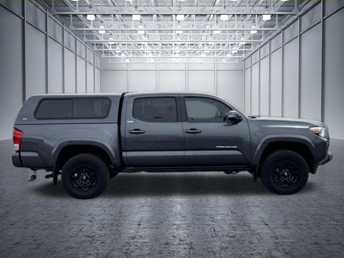 Used 2022 Toyota Tacoma SR5 AWD/4WD image 13