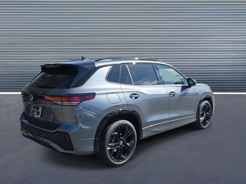 New 2026 Volkswagen Tiguan SE R-Line image 3