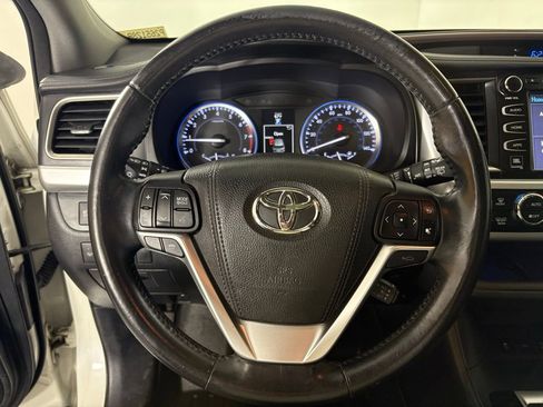 Used 2015 Toyota Highlander Limited w/ Driver Technology Package AWD/4WD image 27