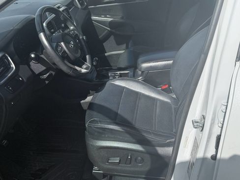 Used 2017 Kia Sorento FWD w/ LX Convenience Package image 16