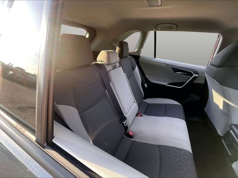 Used 2025 Toyota RAV4 XLE FWD image 19