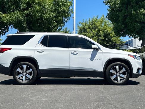Used 2021 Chevrolet Traverse LT w/ LT Premium Package AWD/4WD image 3