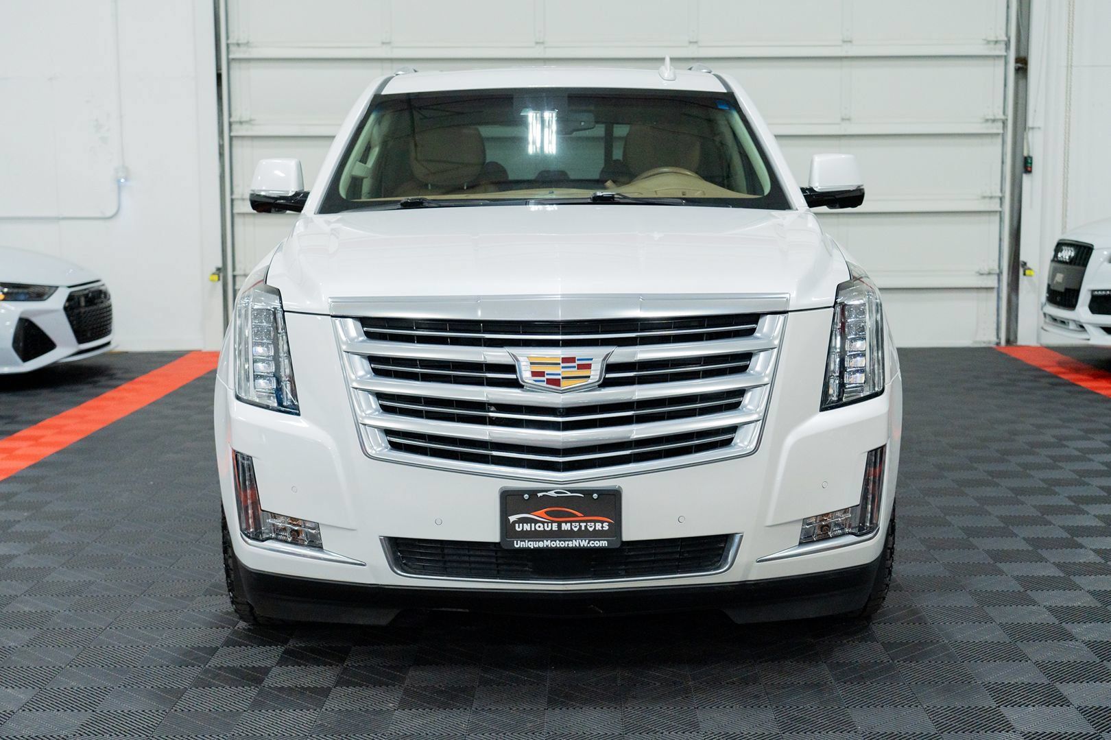 Used 2016 Cadillac Escalade Platinum AWD/4WD image 2