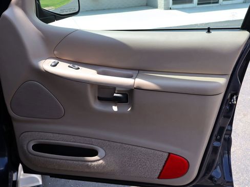 Used 2000 Ford Explorer Eddie Bauer image 26