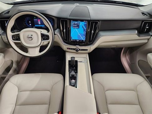 Used 2025 Volvo XC60 B5 Core image 4