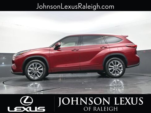 Used 2020 Toyota Highlander Limited FWD image 23