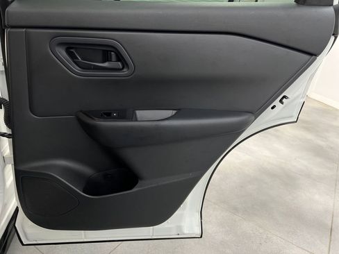 Used 2024 Nissan Rogue S image 19