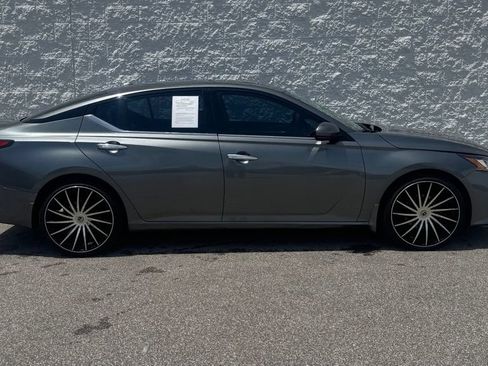 Used 2022 Nissan Altima 2.5 SL FWD image 2