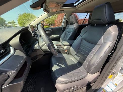 Used 2019 Toyota RAV4 Limited image 20