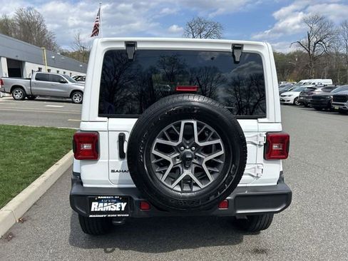 Used 2025 Jeep Wrangler Unlimited Sahara AWD/4WD image 7