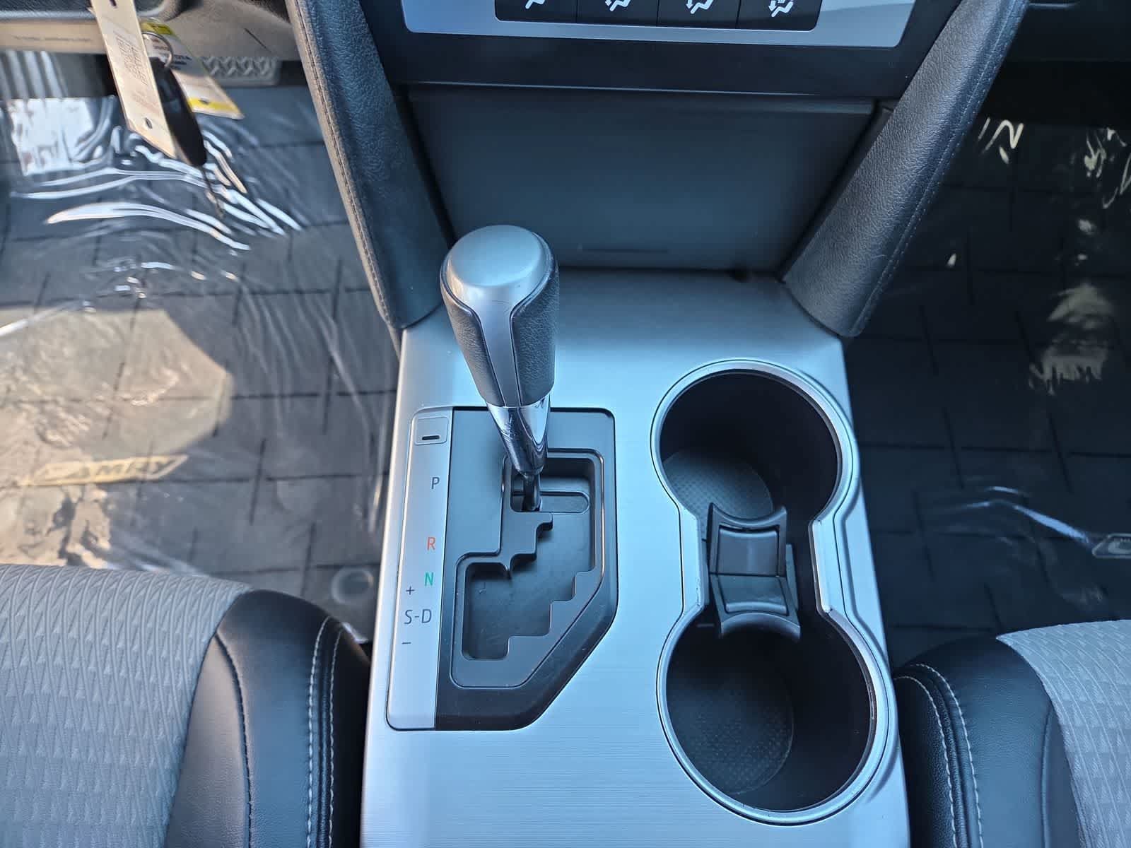 Used 2013 Toyota Camry SE FWD image 25