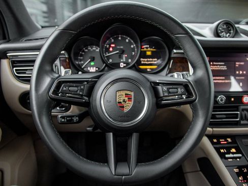 Certified 2023 Porsche Macan image 27